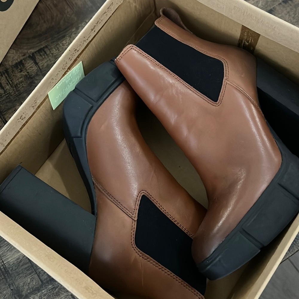 Steve Madden - NWT platform booties